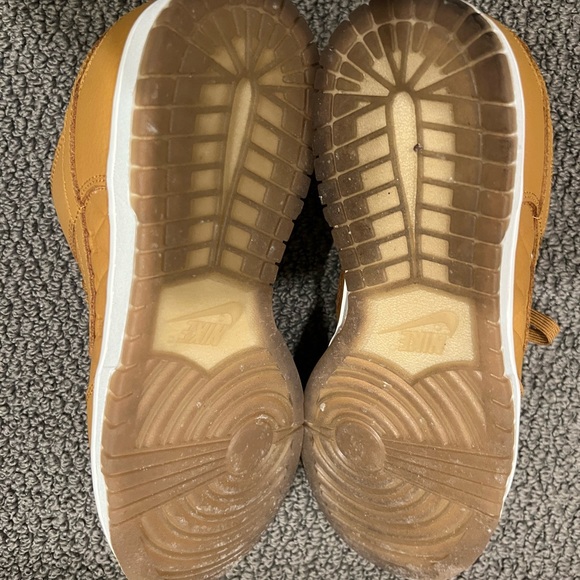 Nike Quilted Sneakers - Picture 2 of 4